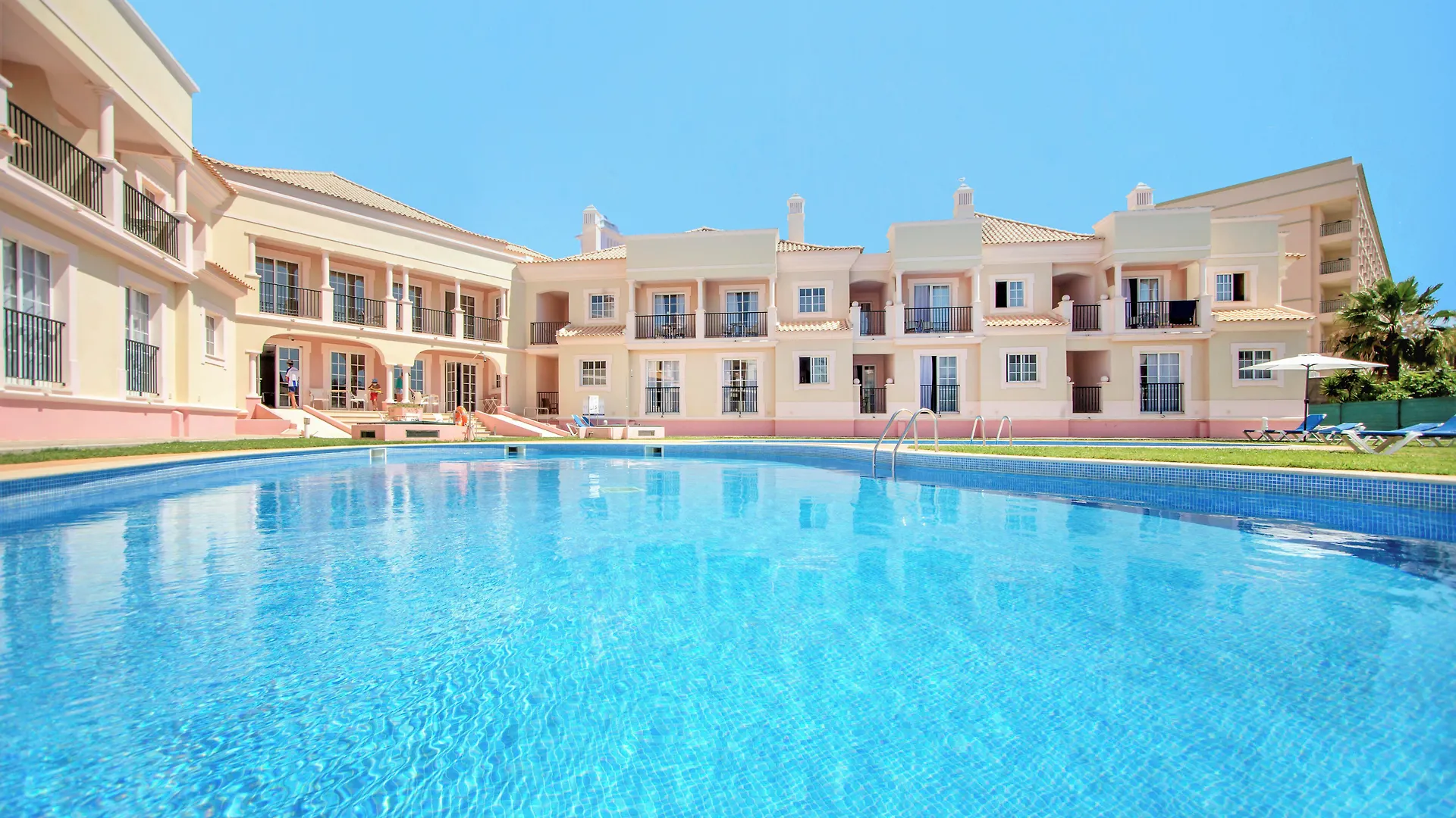 Aquamar Albufeira Aparthotel location